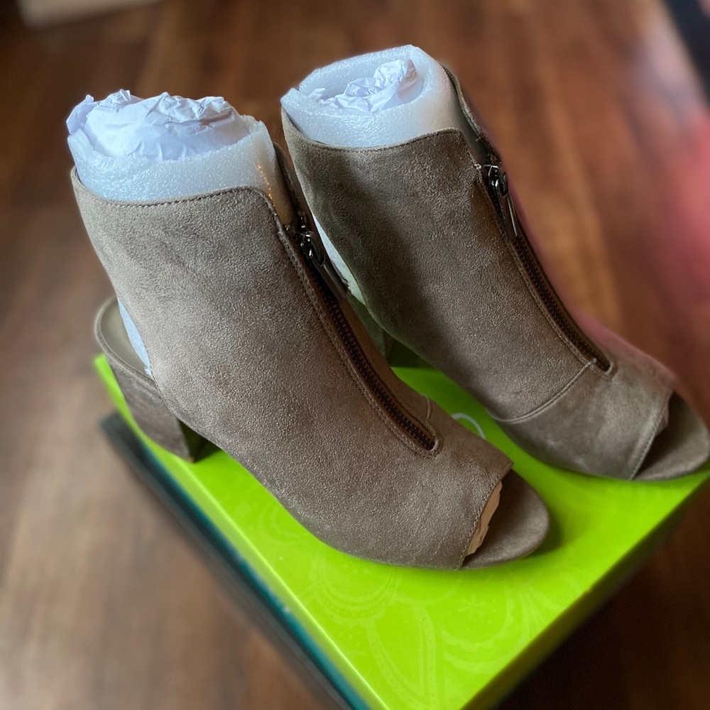 🌹🌹 “Y NOT?” BOOTIE HEELS